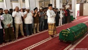 Tata Cara Sholat Jenazah, Perempuan dan Laki-Laki, Urutan, Bacaan Niat Arab dan Latin